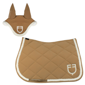 Equestrian jumping saddle pad with braided cord + cap